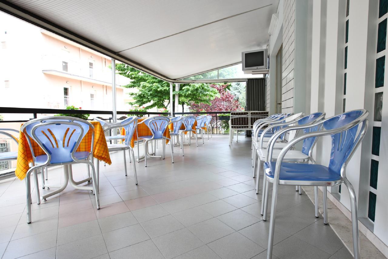 רימיני Hotel Latini מראה חיצוני תמונה