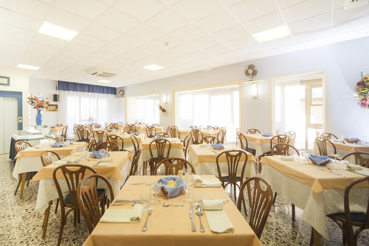 רימיני Hotel Latini מראה חיצוני תמונה