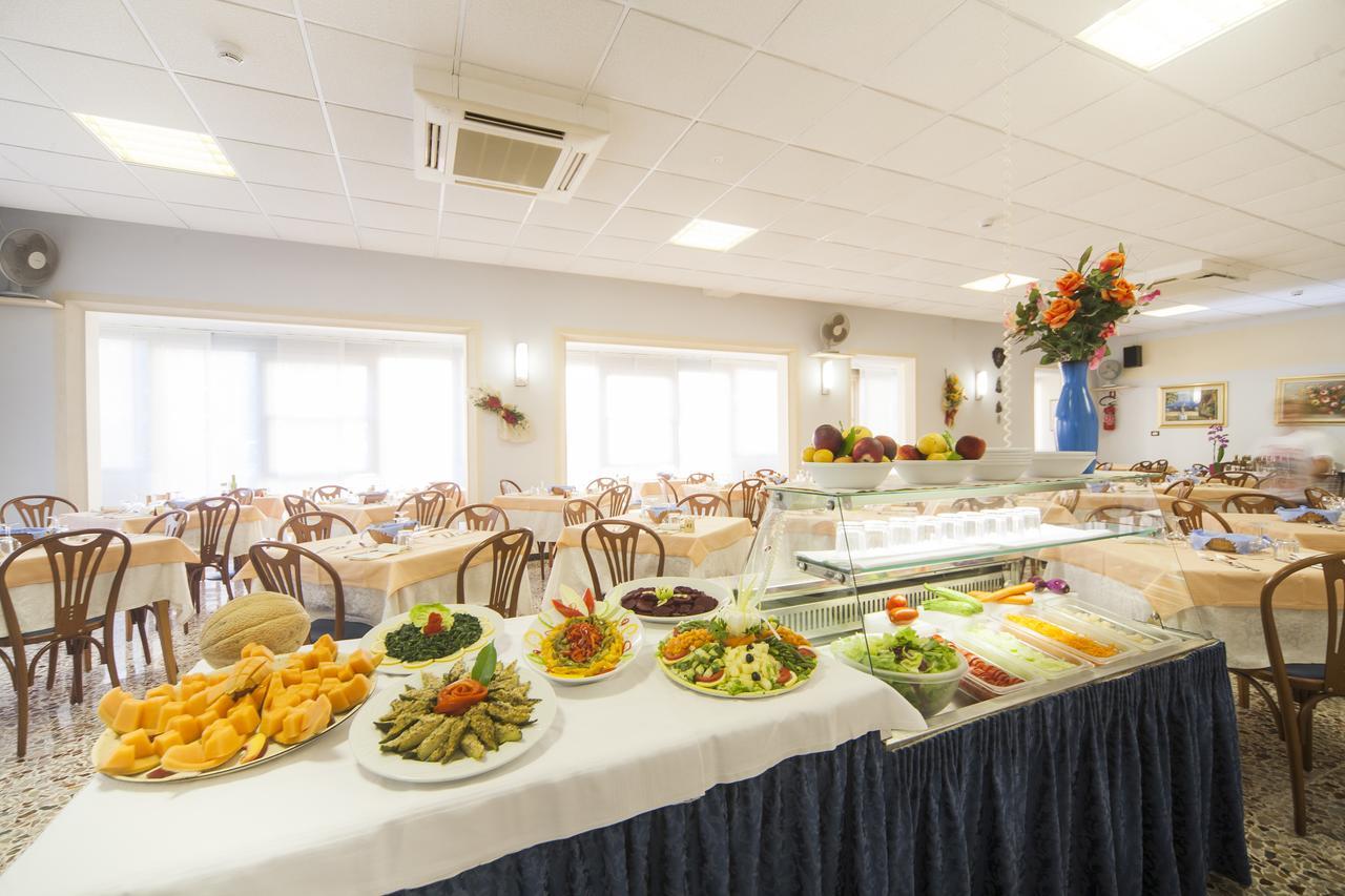 רימיני Hotel Latini מראה חיצוני תמונה