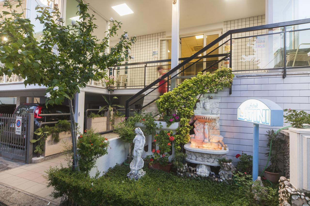 רימיני Hotel Latini מראה חיצוני תמונה