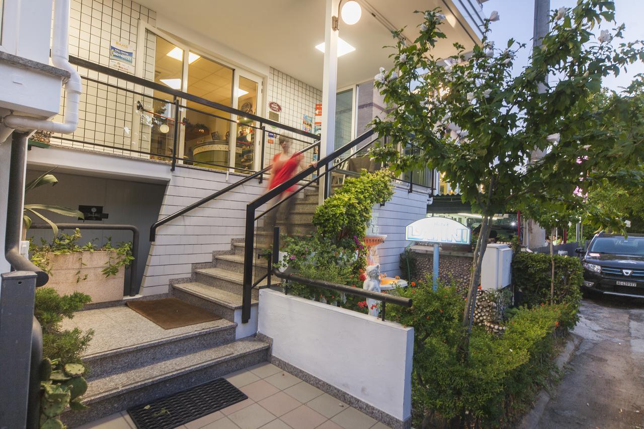 רימיני Hotel Latini מראה חיצוני תמונה
