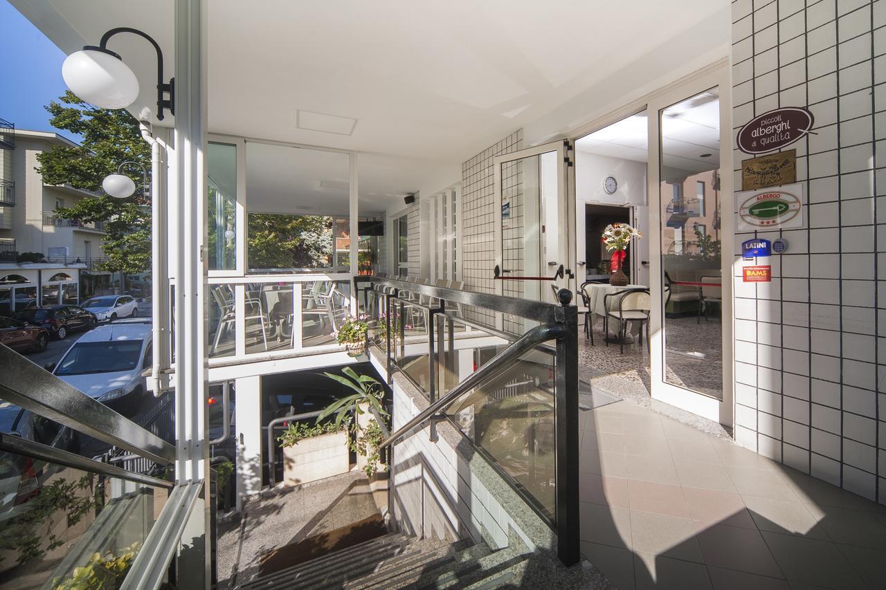 רימיני Hotel Latini מראה חיצוני תמונה