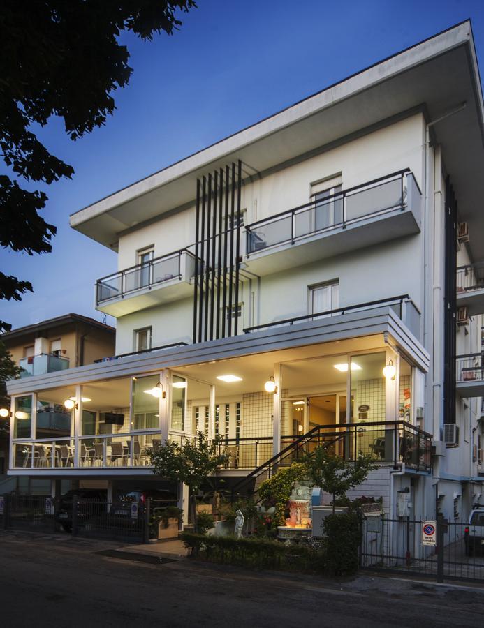 רימיני Hotel Latini מראה חיצוני תמונה
